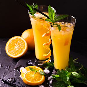 Aperitif,With,Vodka,,Orange,Juice,And,Mint.,Selective,Focus.,Classic